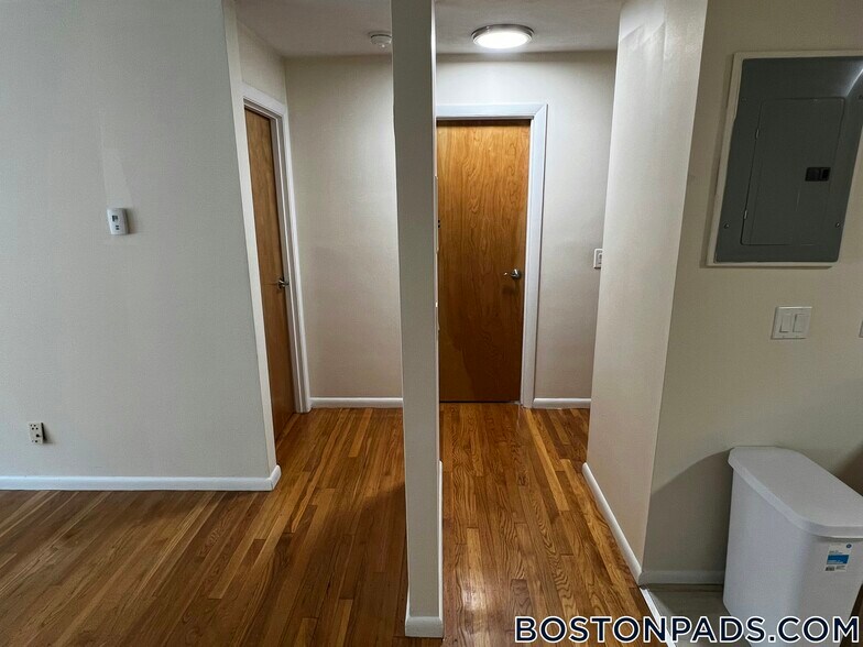 Building Photo - 110 Babcock St