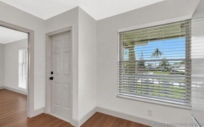Building Photo - 1140 Mahogany Way