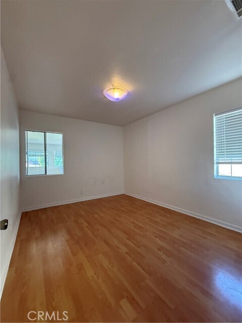 Building Photo - 1317 W Alameda Ave