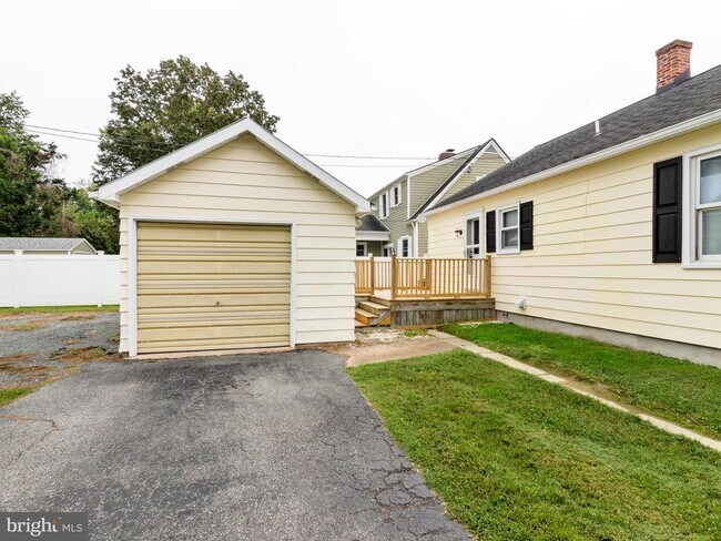 Building Photo - 701 Goldsborough St