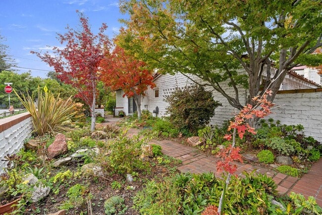 Building Photo - 3691 Laguna Ave