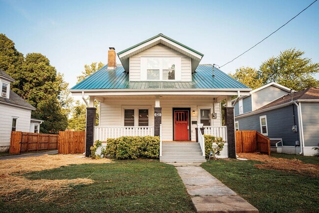 Primary Photo - Stunning single family home near MSU campu...
