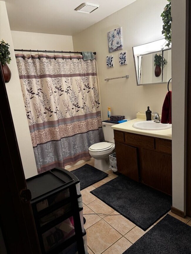 Building Photo - Cozy 1-Bedroom, 1-Bath Apartment in Onalaska - Perfect Location! $950 Available 5/01/2026