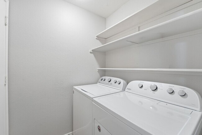 Building Photo - Welcome to this well-maintained 3-bedroom, 2-bath home in Gilbert, AZ!