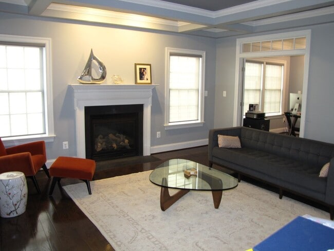 Building Photo - Beautiful Single Family Home In Alexandria