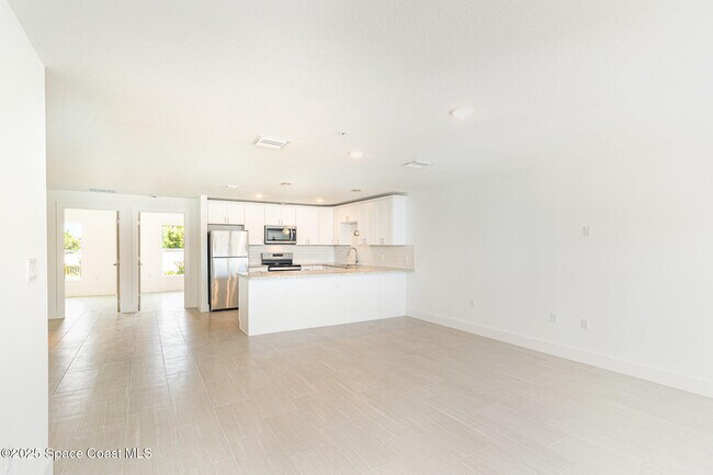 Building Photo - 1635 Par St NE