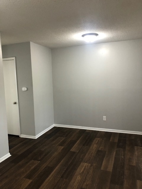 Building Photo - 1518 Crest Rd