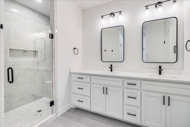 Building Photo - 4126 Azali Dr