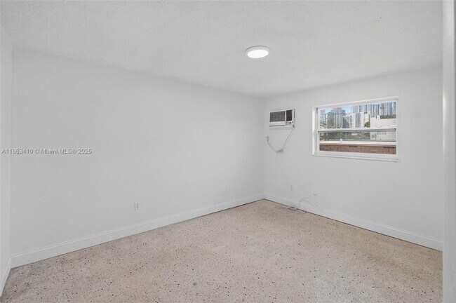 Building Photo - 458 SW 9th St