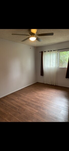 Building Photo - 10860 Freer Ave