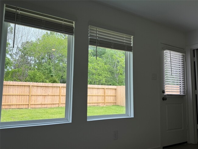 Building Photo - 18658 Periwinkle Brk Dr