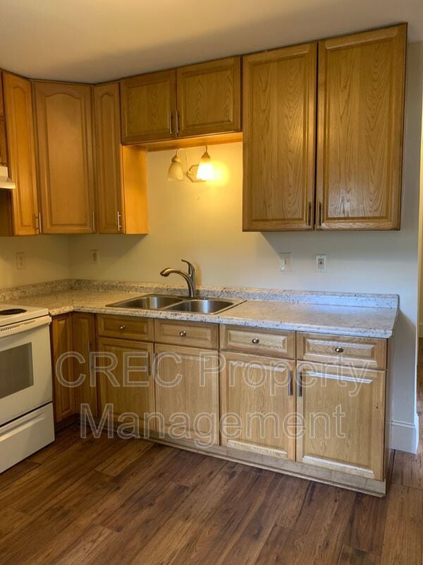 Building Photo - 711 Locust St