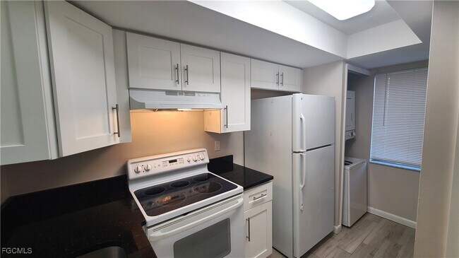 Building Photo - 930 SW 47th Terrace