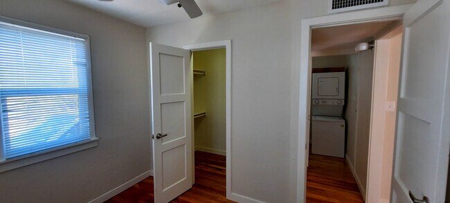 Building Photo - 1238 E Pierce St