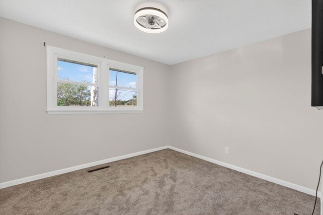 Building Photo - 2091 IL-102