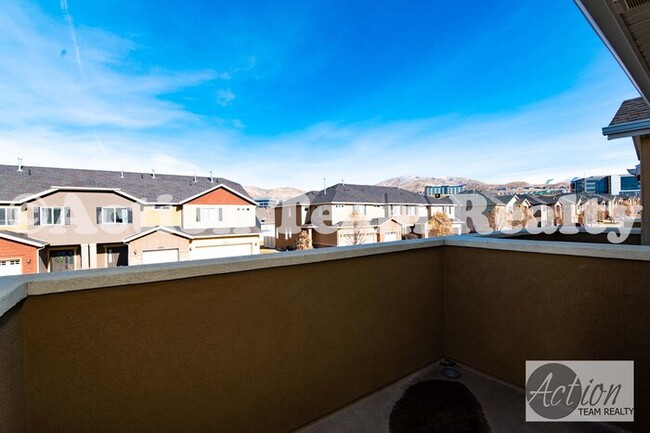Building Photo - Townhome in Lehi
