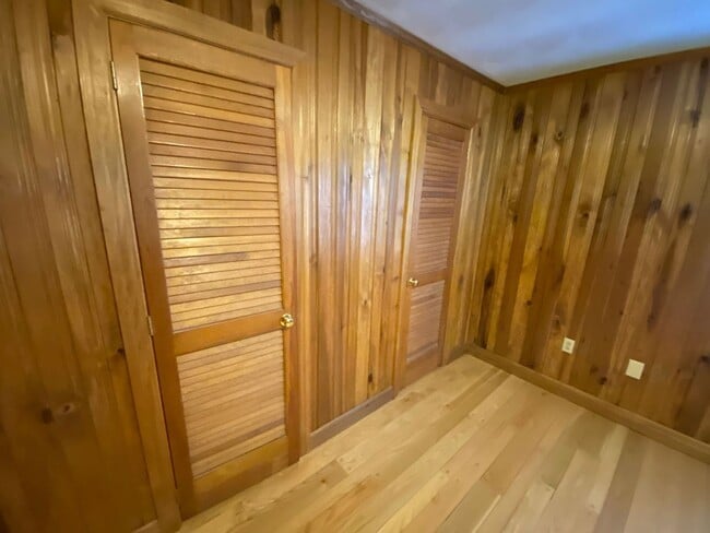 Building Photo - Three Bedroom Two Bathroom Home available in Blacksburg