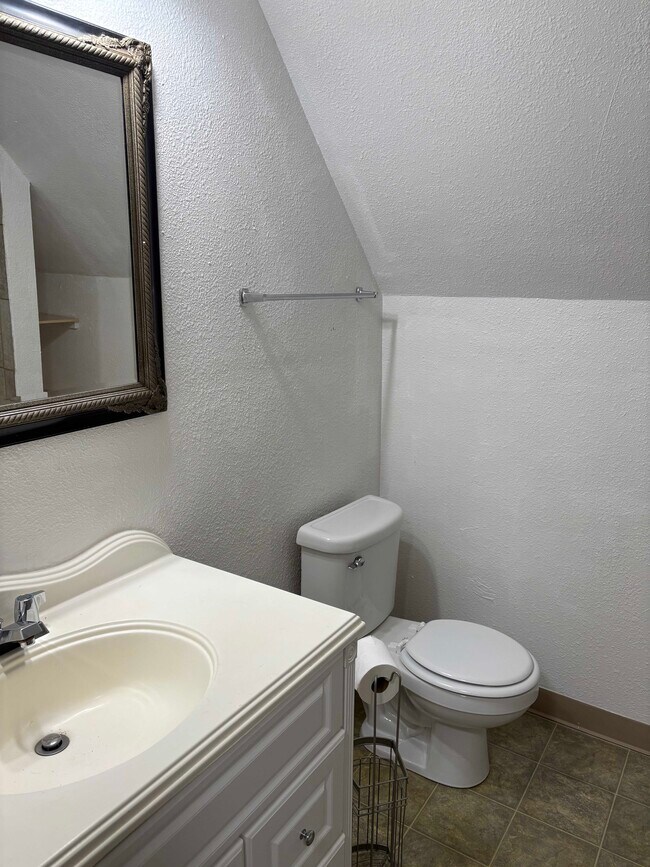 Building Photo - 4817 N Madison St