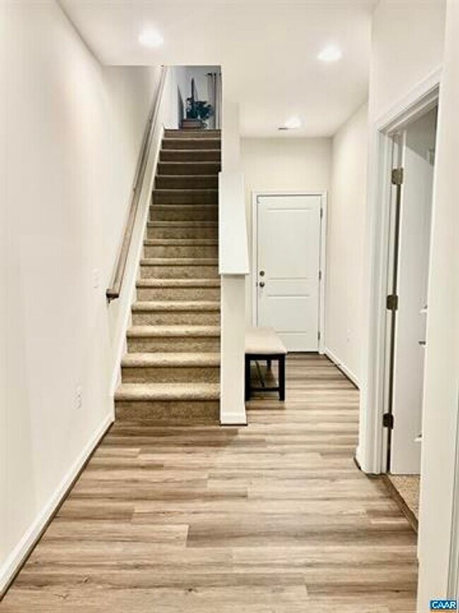 Building Photo - Southwood- Gorgeous style and like new condition with a great location to downtown and the Univer...