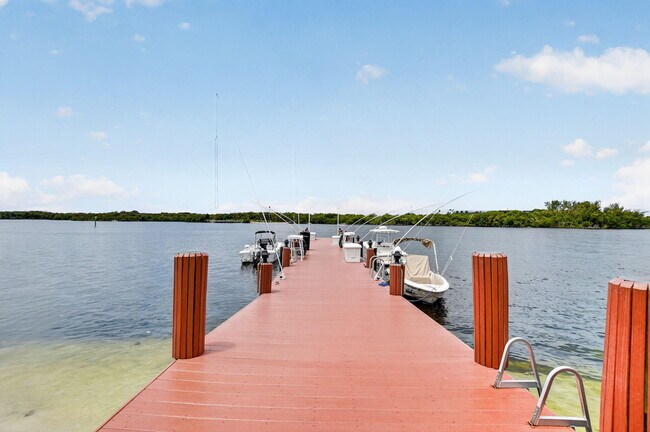 Building Photo - 2121 N Ocean Blvd