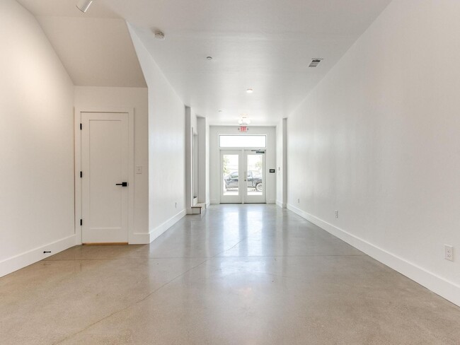 Building Photo - Incredible Wheeler District Townhome