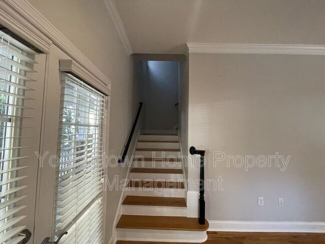 Building Photo - 239 Carlyle Park Dr