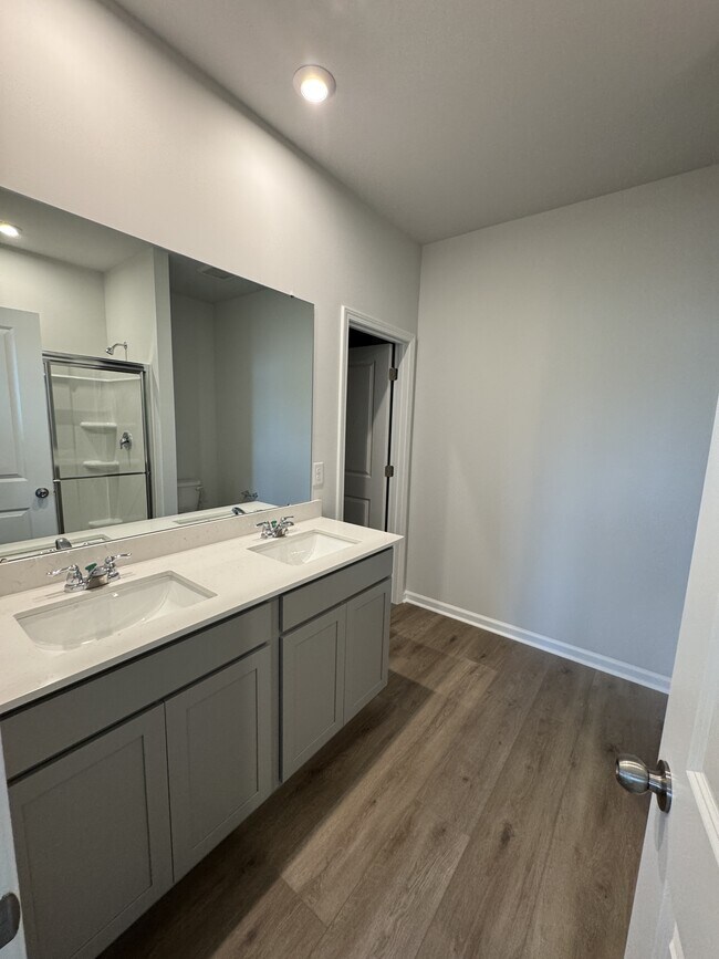 Building Photo - 3067 Visionary Dr