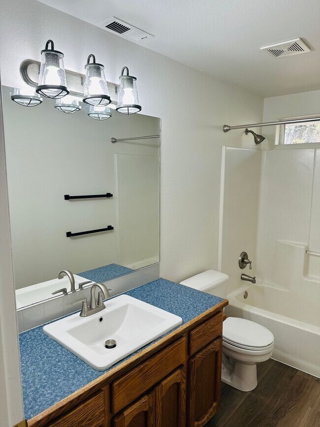 Building Photo - Charming Newly Remodeled Acreage Home