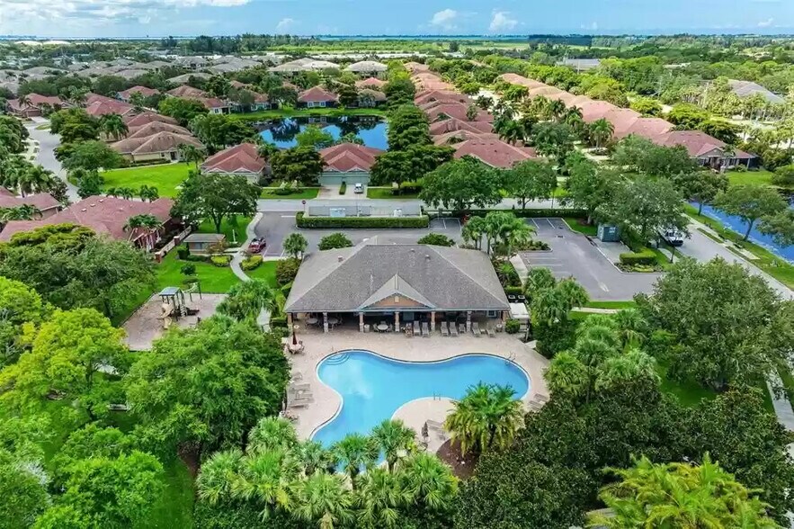 Aerial looking south - 7230 Hamilton Rd