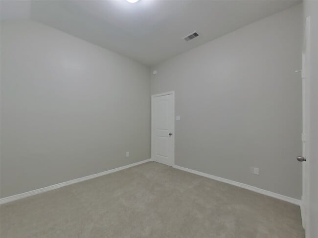 Building Photo - 8026 N Tarrytown Crossing Dr