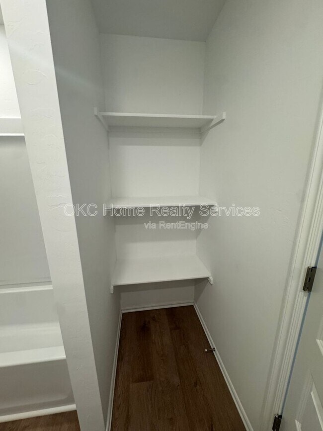 Building Photo - 3901 Dutch Ln