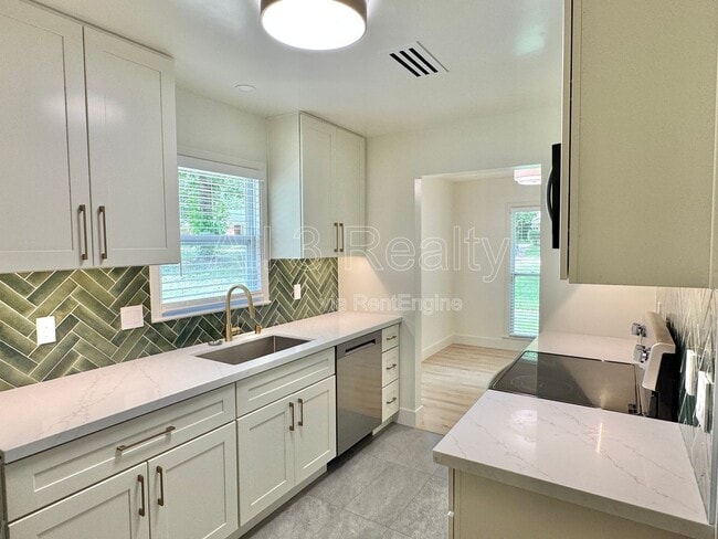 Building Photo - 3224 Little John Dr