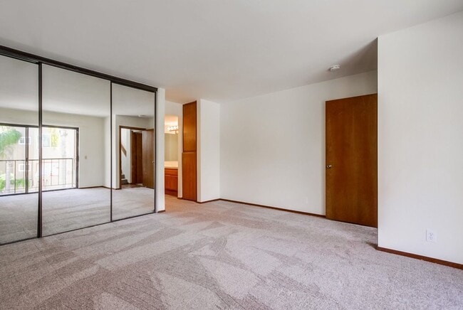 Building Photo - Prime Carlsbad Location - Move in Ready!