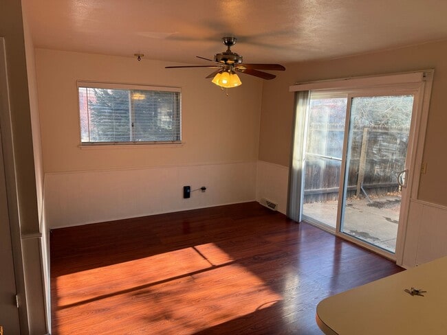 Building Photo - LARGE TOWNHOUSE IN CENTENNIAL!!!