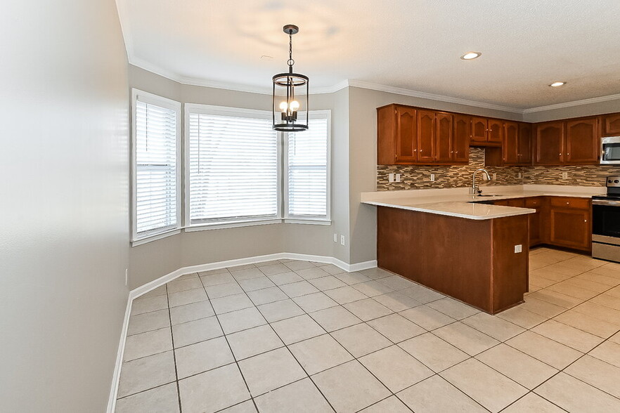 Building Photo - 3163 Big Ben S