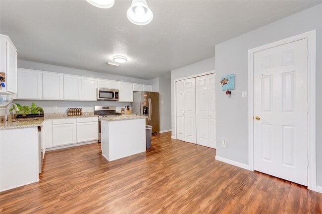 Building Photo - 7302 Greenwood Point Dr