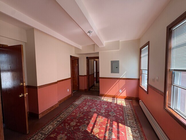 Building Photo - 8 Bynner St