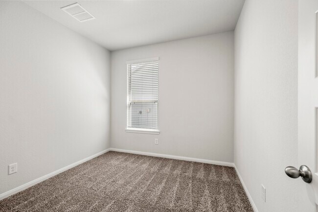 Building Photo - 25207 Pomegranate Pl