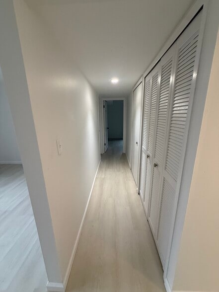 Building Photo - 509 E University Dr