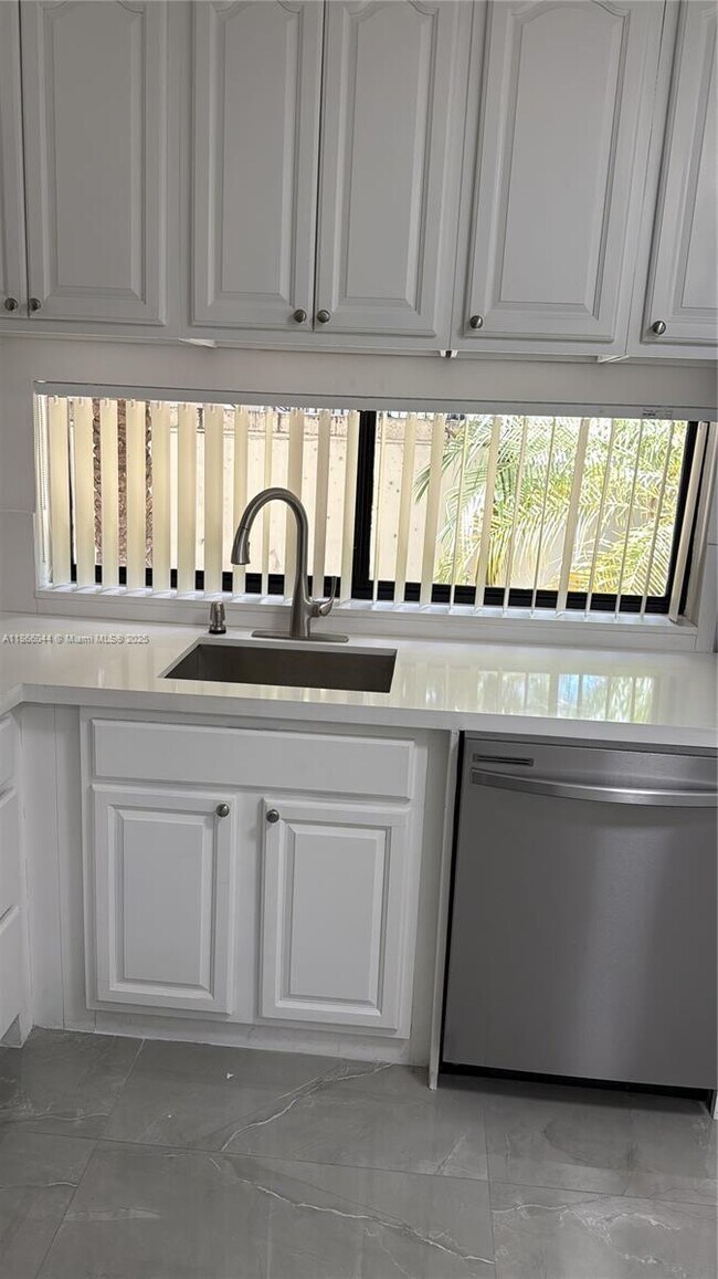 Building Photo - 2 bedroom in Sunny Isles Beach FL 33160