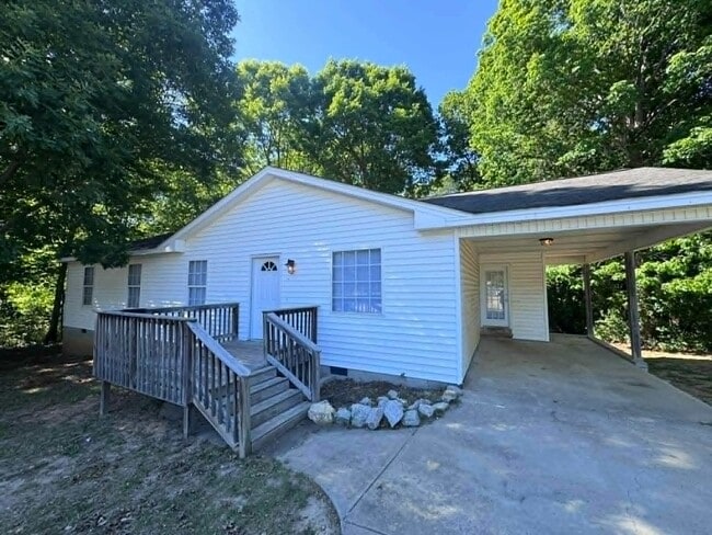 Building Photo - 224 Pond Ave