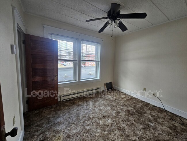 Building Photo - 281 E Main St