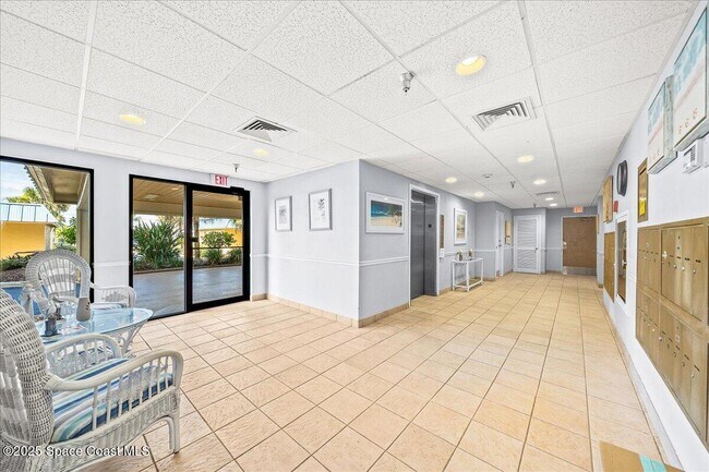 Building Photo - 1095 N Hwy A1A