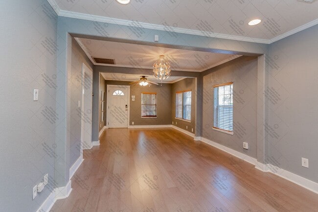 Building Photo - Cozy 2/BR 2/BA One-Level Home with Sunroom & Stainless Steel Kitchen