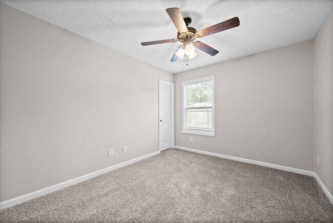 Building Photo - 880 Cherry Blossom Ln