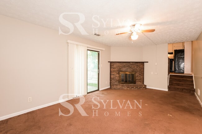 Building Photo - Spacious 3BR 2.5BA Home Awaits You!