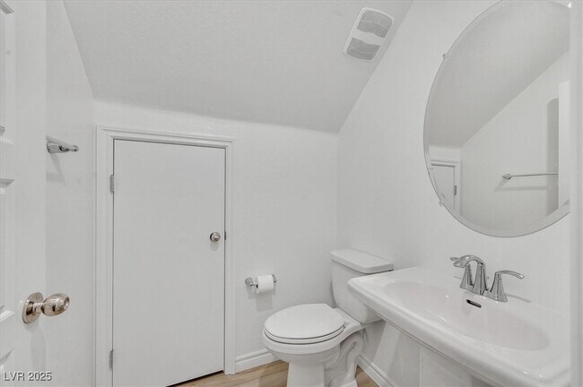 Building Photo - 8852 Flora Run Ave