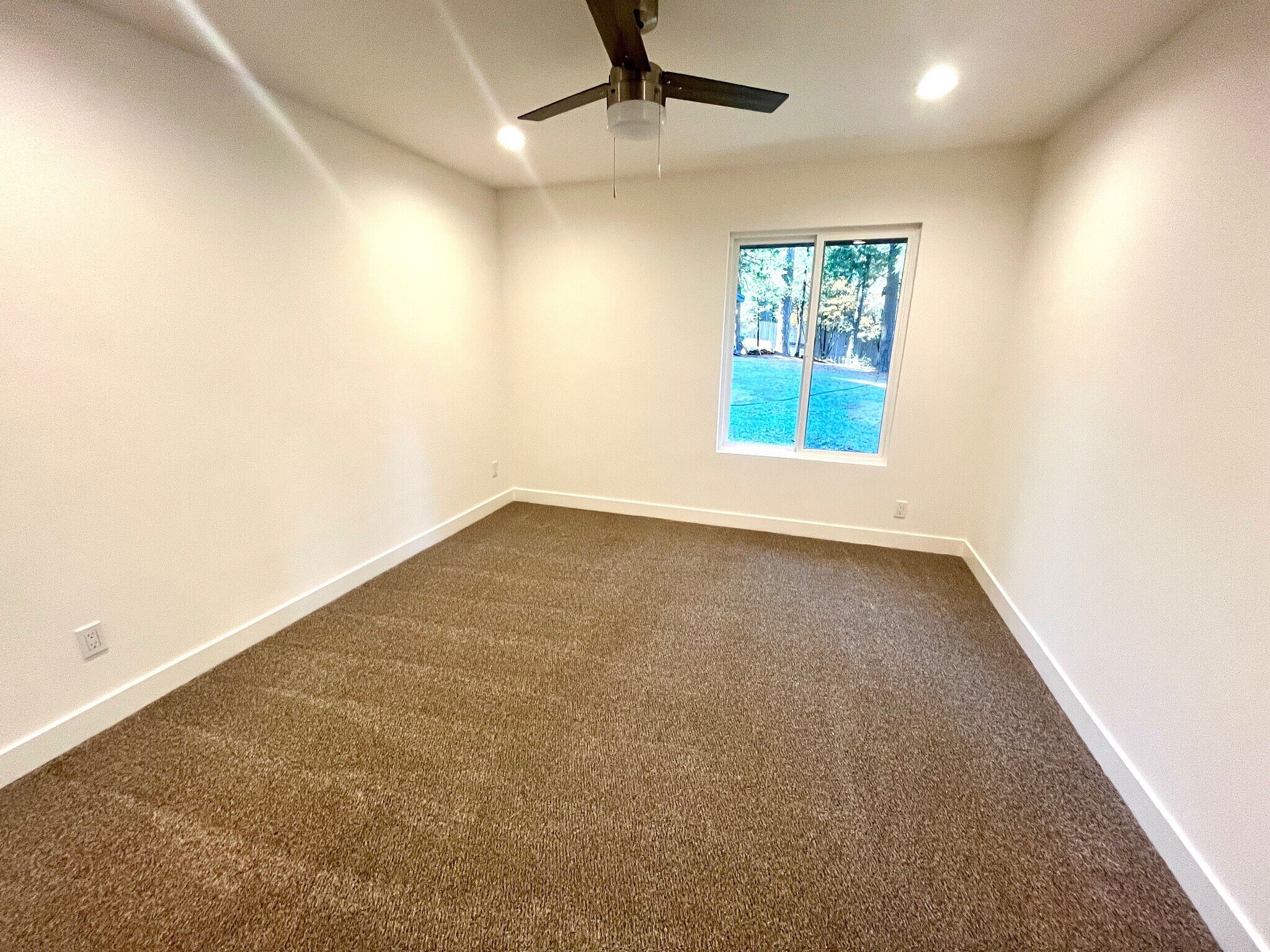 Upstairs bedroom - 13642 Brooks Rd