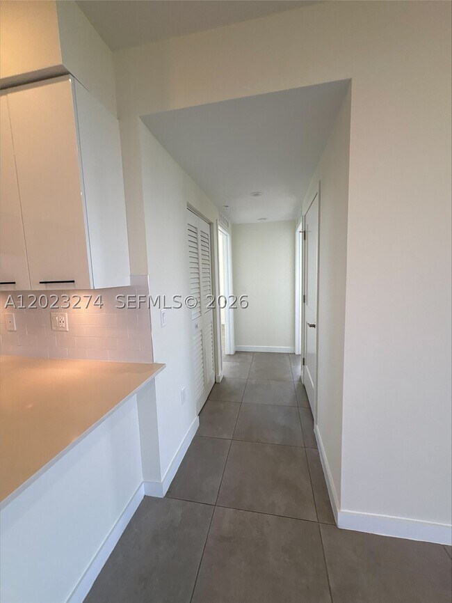 Building Photo - 16395 Biscayne Blvd