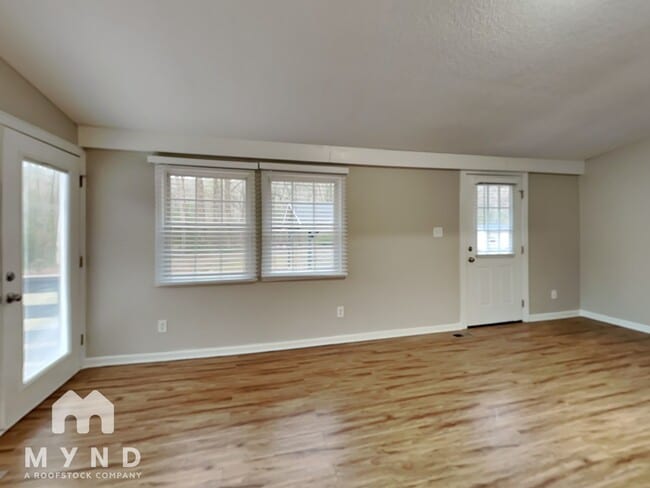 Building Photo - 121 Nicklaus Dr